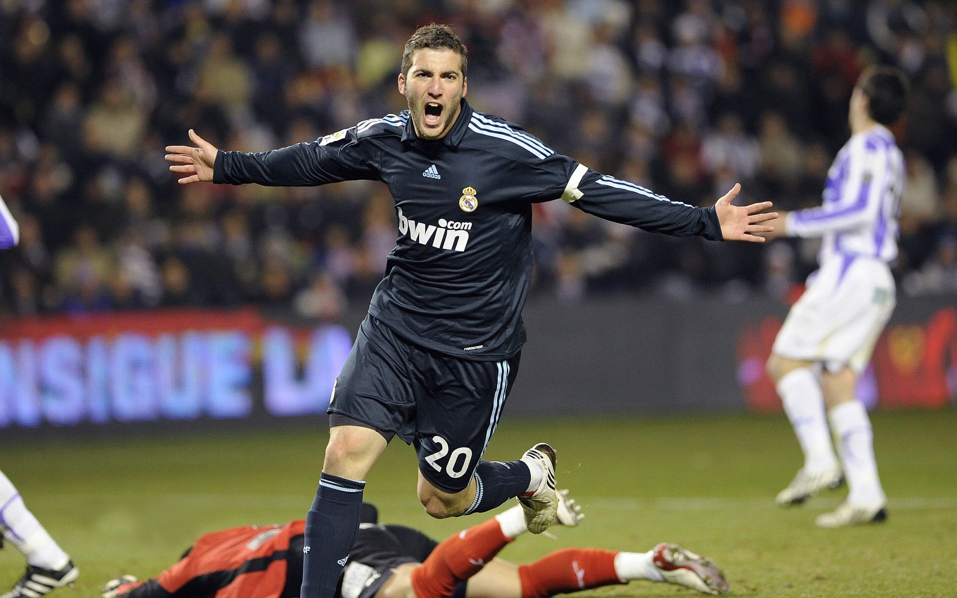 电竞解说的风格:专业分析与幽默风趣,关于电竞解说的介绍